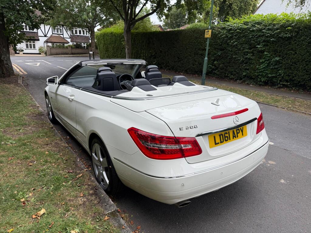 
								2011 Mercedes-Benz 1.8 E200 BlueEfficiency SE Cabriolet full									