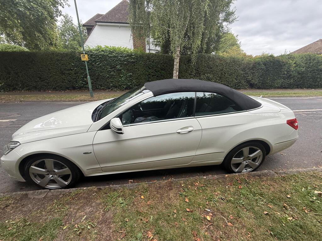 
								2011 Mercedes-Benz 1.8 E200 BlueEfficiency SE Cabriolet full									