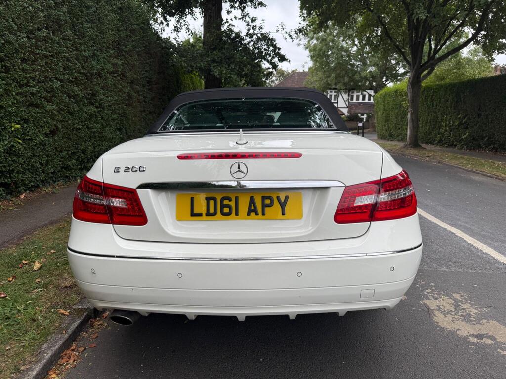 
								2011 Mercedes-Benz 1.8 E200 BlueEfficiency SE Cabriolet full									