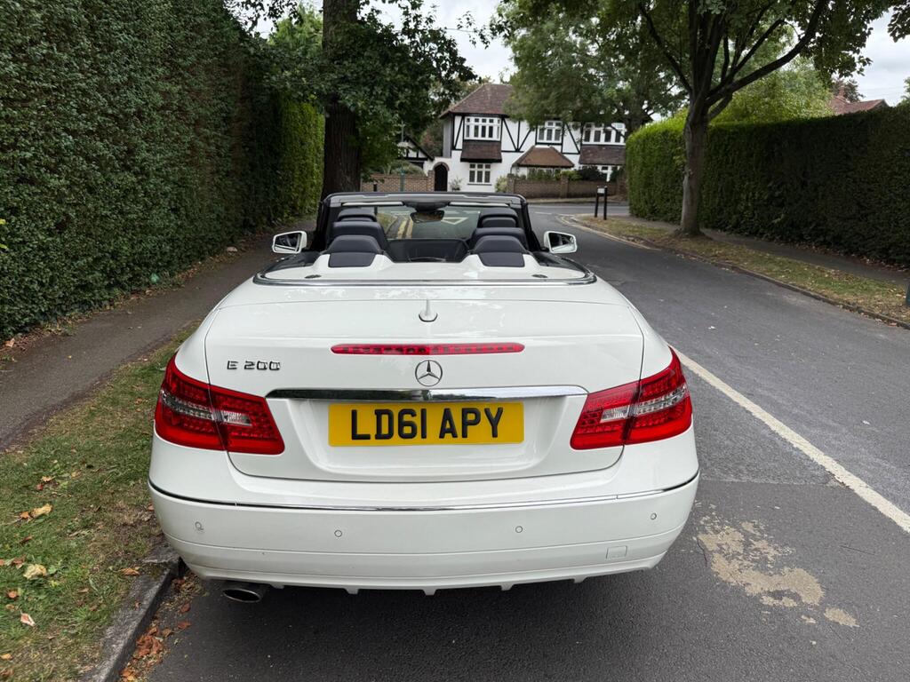 
								2011 Mercedes-Benz 1.8 E200 BlueEfficiency SE Cabriolet full									