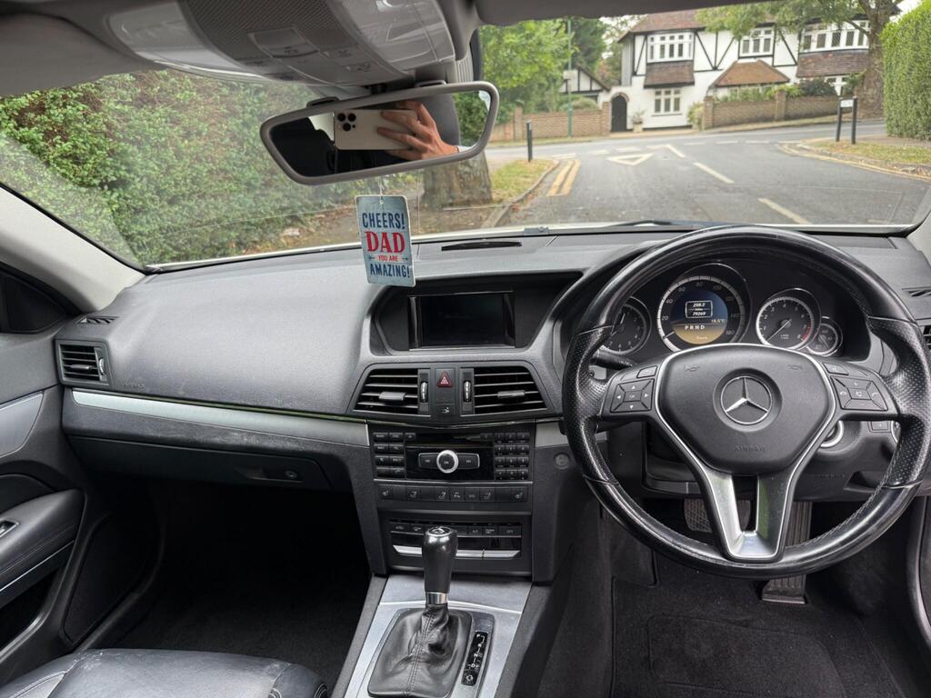 
								2011 Mercedes-Benz 1.8 E200 BlueEfficiency SE Cabriolet full									