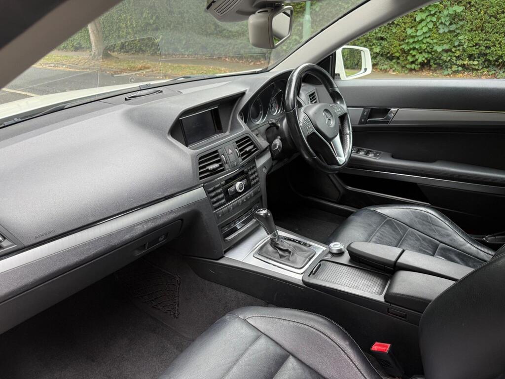 
								2011 Mercedes-Benz 1.8 E200 BlueEfficiency SE Cabriolet full									