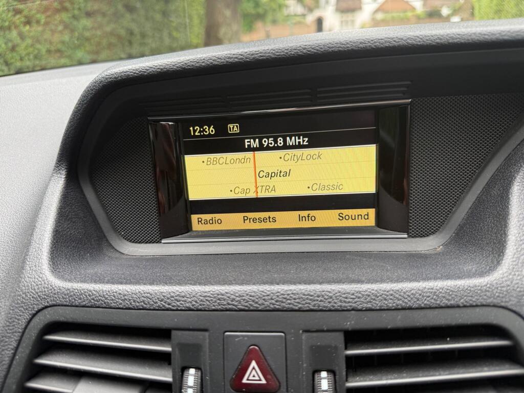 
								2011 Mercedes-Benz 1.8 E200 BlueEfficiency SE Cabriolet full									