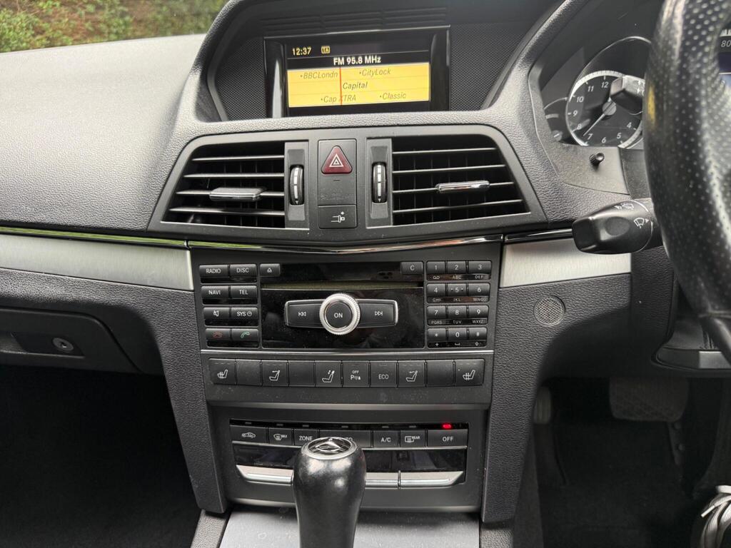 
								2011 Mercedes-Benz 1.8 E200 BlueEfficiency SE Cabriolet full									