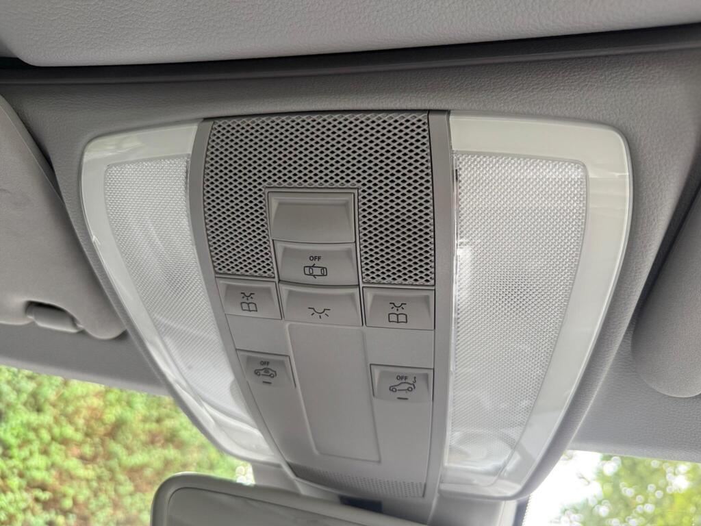 
								2011 Mercedes-Benz 1.8 E200 BlueEfficiency SE Cabriolet full									