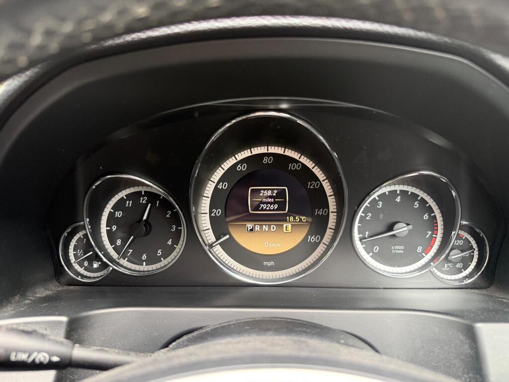 
								2011 Mercedes-Benz 1.8 E200 BlueEfficiency SE Cabriolet full									