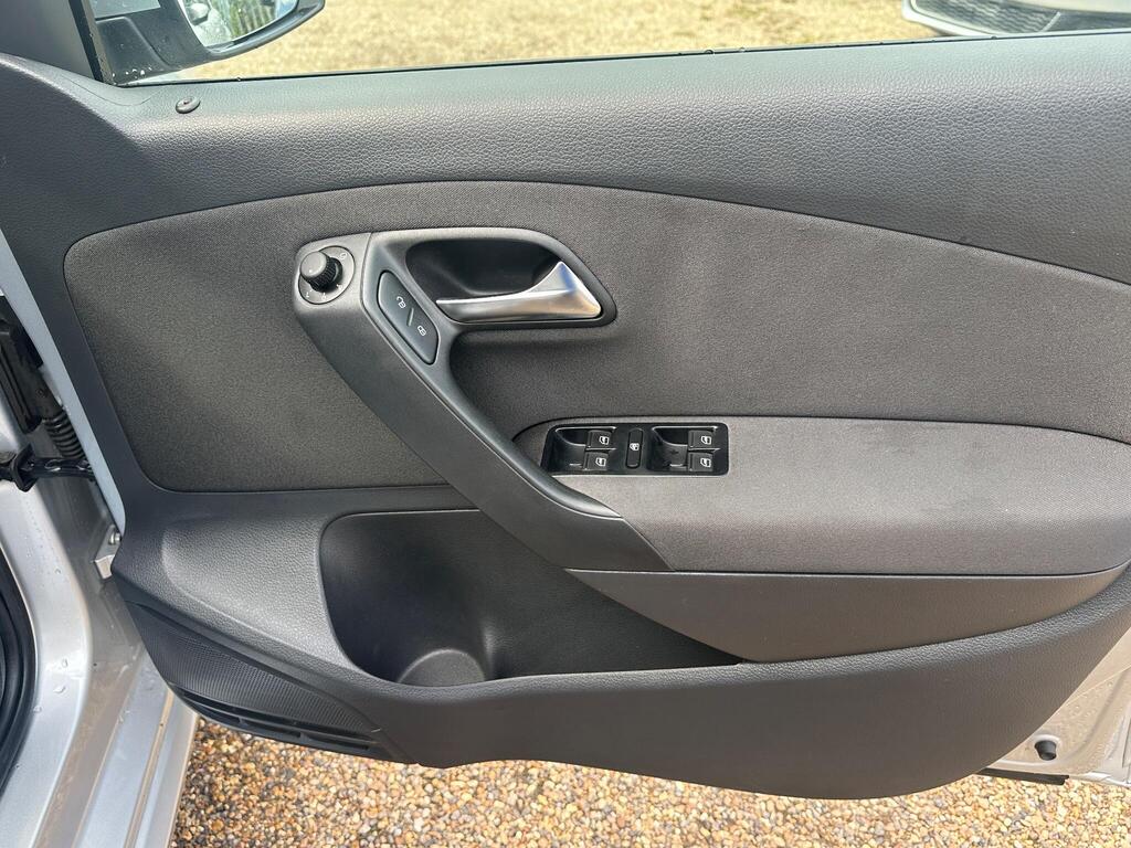 
								2013 Volkswagen Polo 1.2 TSI BlueMotion Tech SE Auto full									