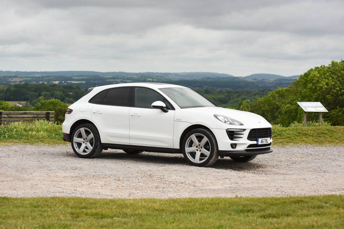 
								2017 Porsche Macan S 3L V6 Sports full									