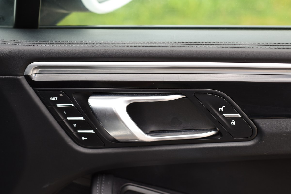 
								2017 Porsche Macan S 3L V6 Sports full									