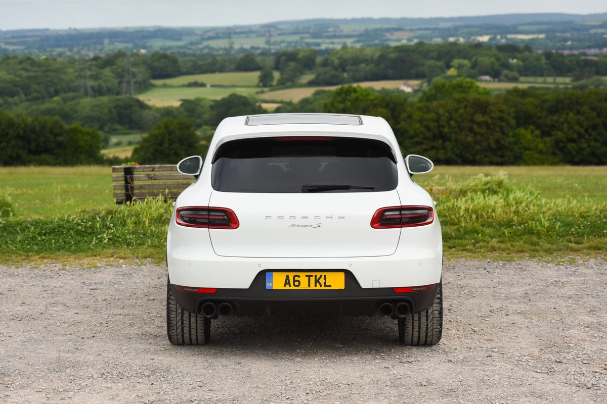 
								2017 Porsche Macan S 3L V6 Sports full									
