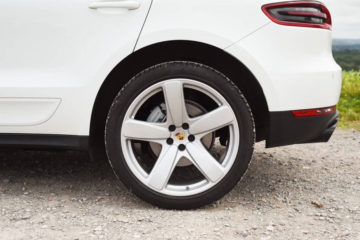 
								2017 Porsche Macan S 3L V6 Sports full									