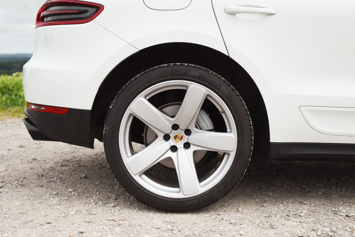 
								2017 Porsche Macan S 3L V6 Sports full									