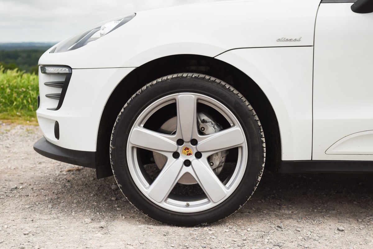 
								2017 Porsche Macan S 3L V6 Sports full									