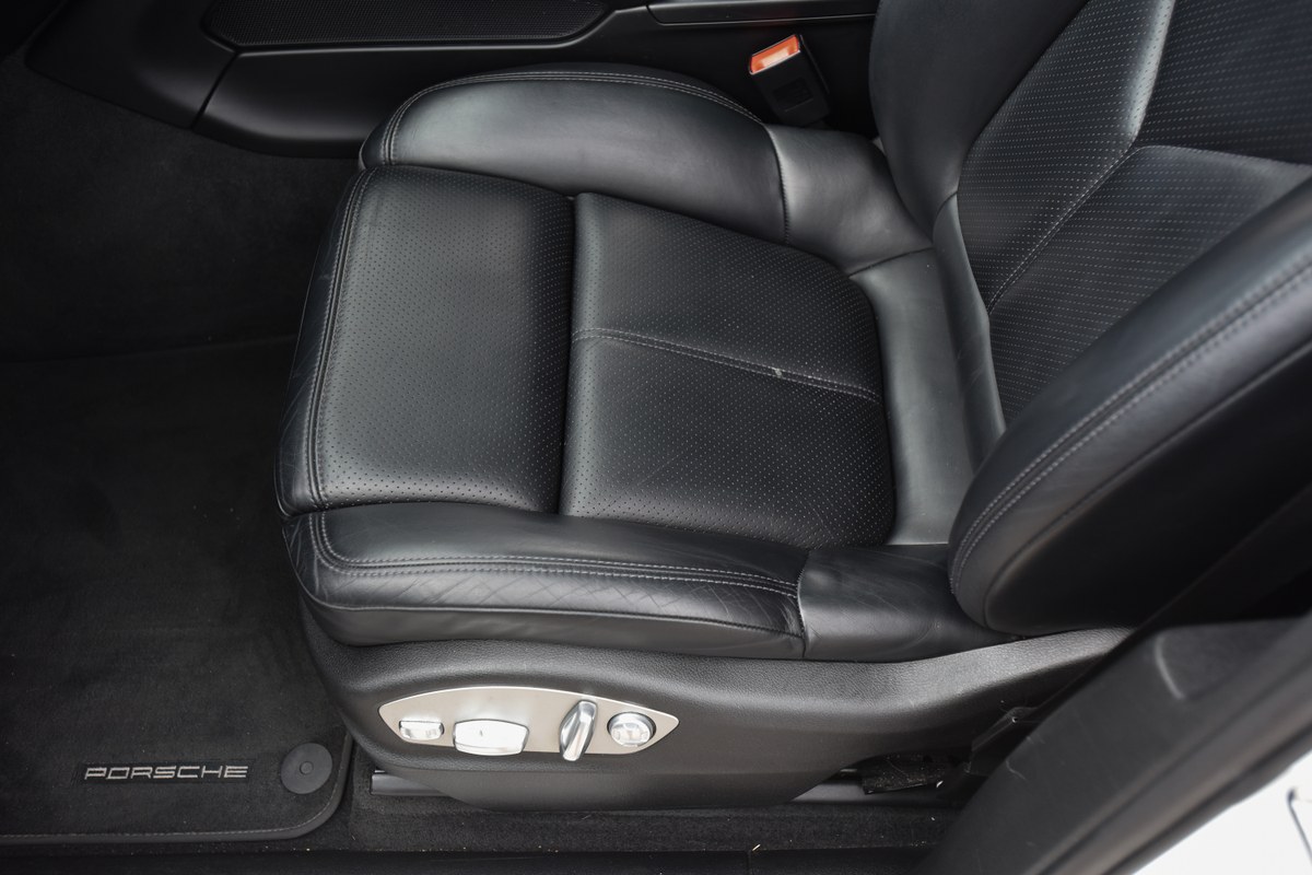
								2017 Porsche Macan S 3L V6 Sports full									