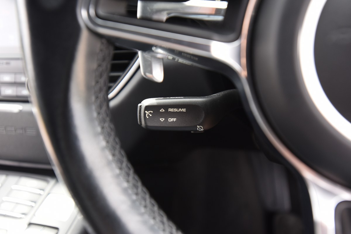 
								2017 Porsche Macan S 3L V6 Sports full									