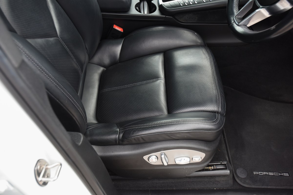 
								2017 Porsche Macan S 3L V6 Sports full									