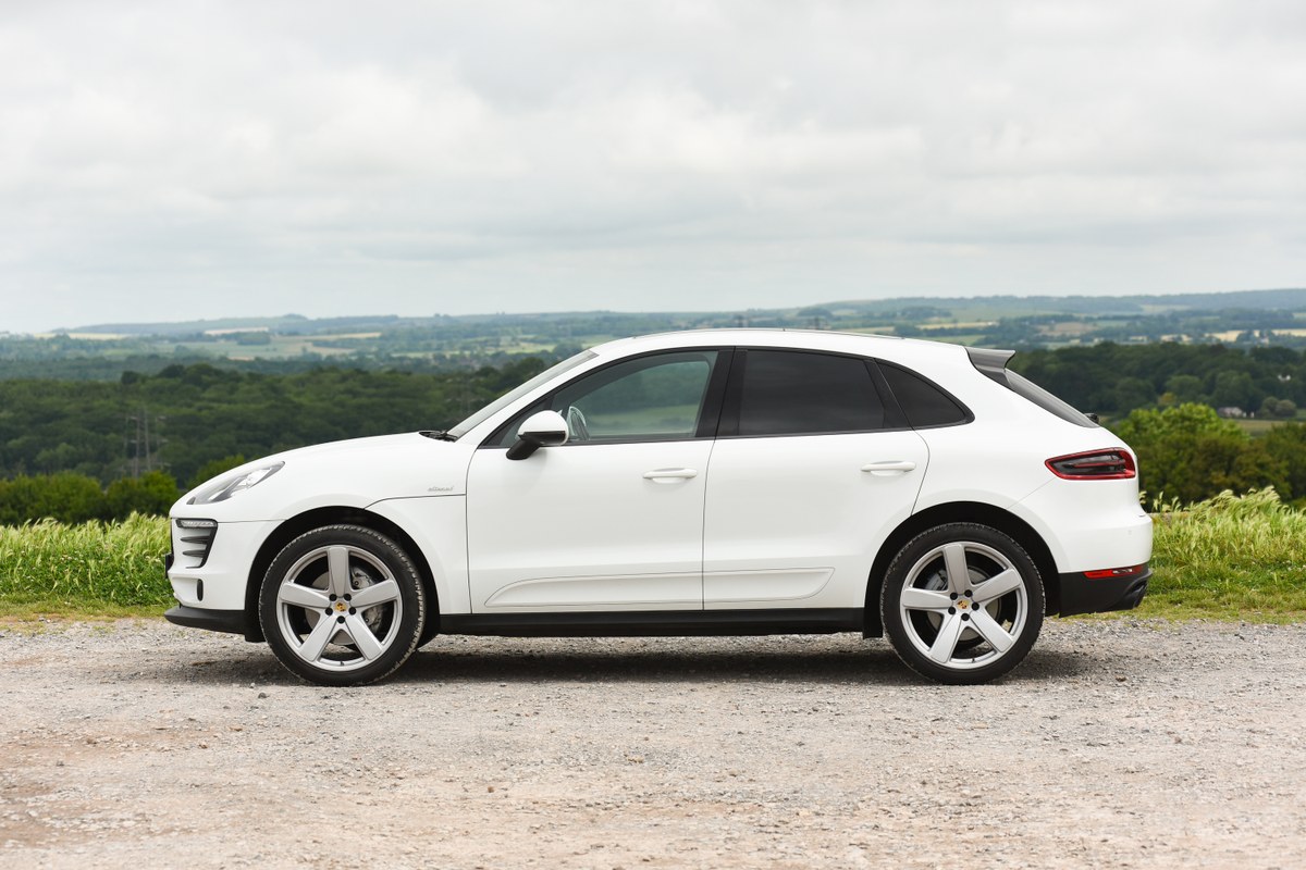 
								2017 Porsche Macan S 3L V6 Sports full									