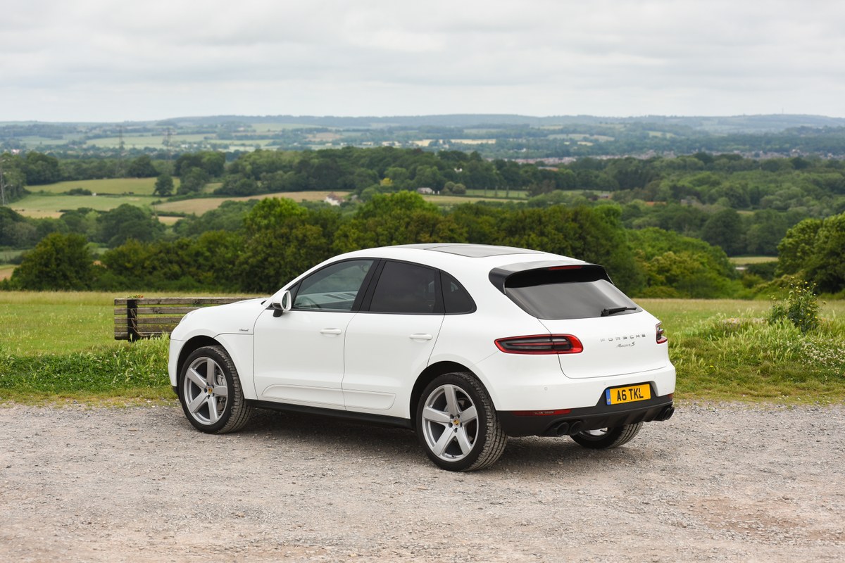 
								2017 Porsche Macan S 3L V6 Sports full									