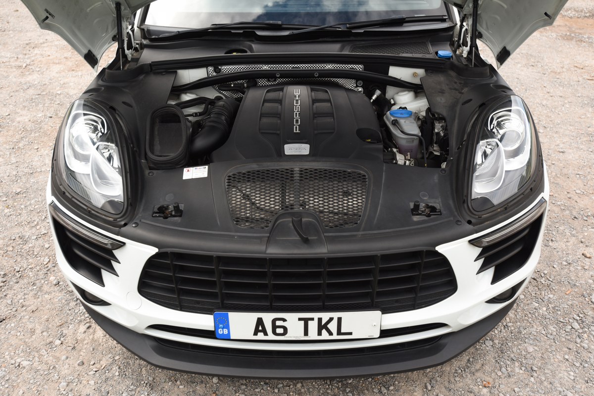 
								2017 Porsche Macan S 3L V6 Sports full									