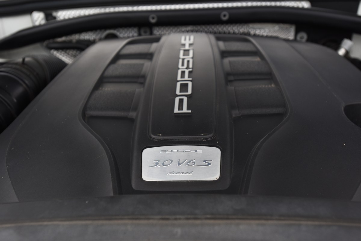 
								2017 Porsche Macan S 3L V6 Sports full									