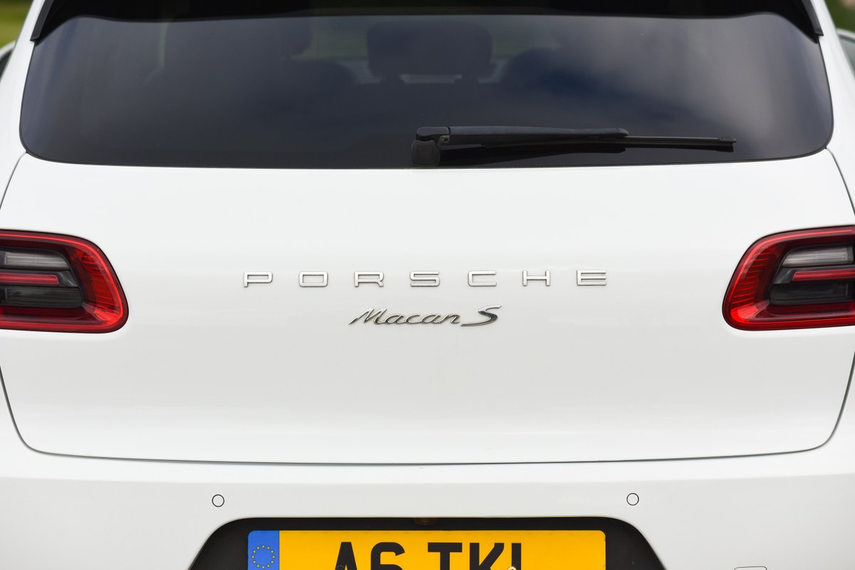 
								2017 Porsche Macan S 3L V6 Sports full									