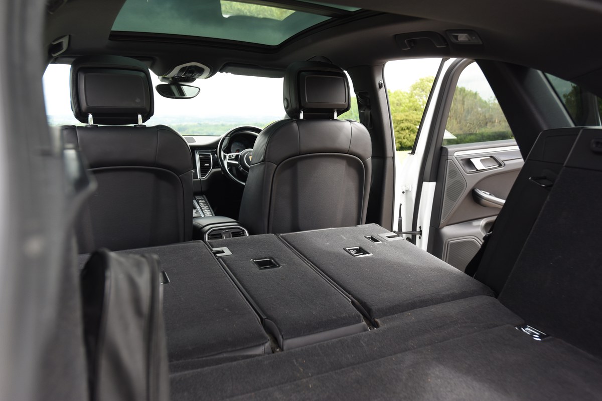 
								2017 Porsche Macan S 3L V6 Sports full									