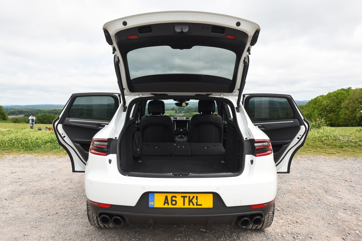 
								2017 Porsche Macan S 3L V6 Sports full									