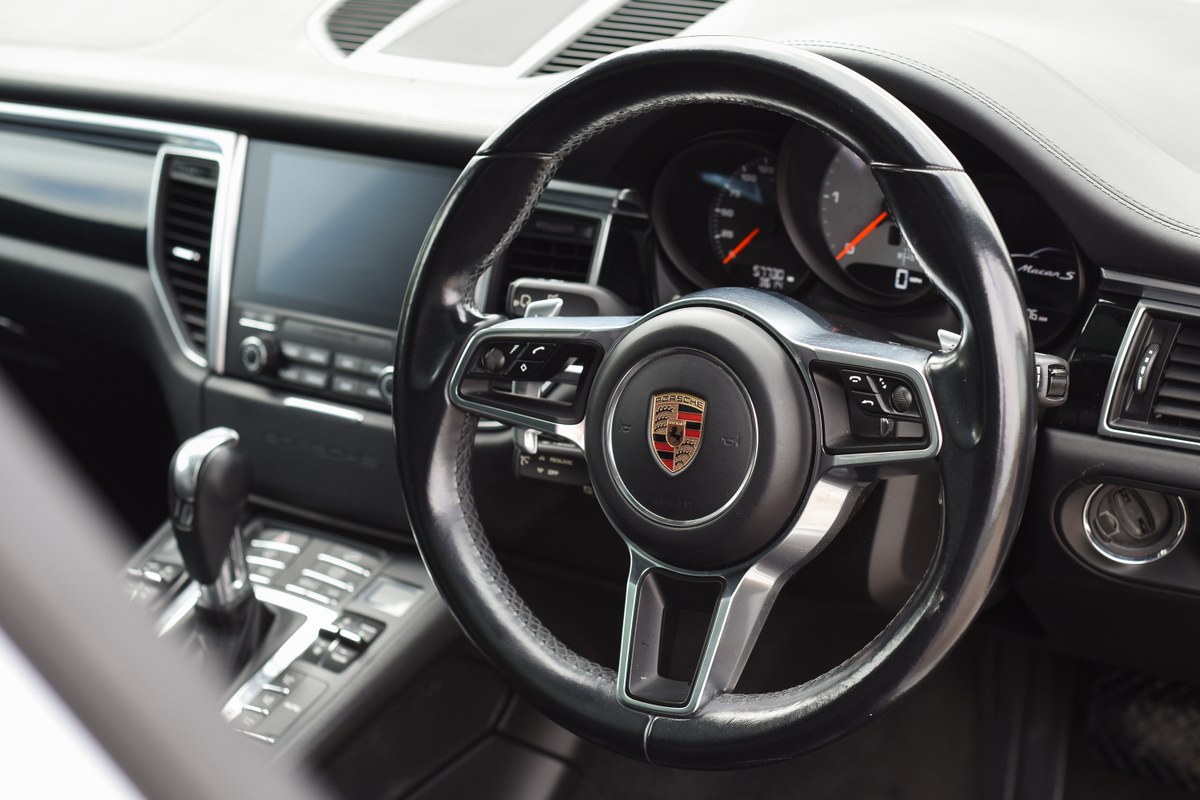 
								2017 Porsche Macan S 3L V6 Sports full									