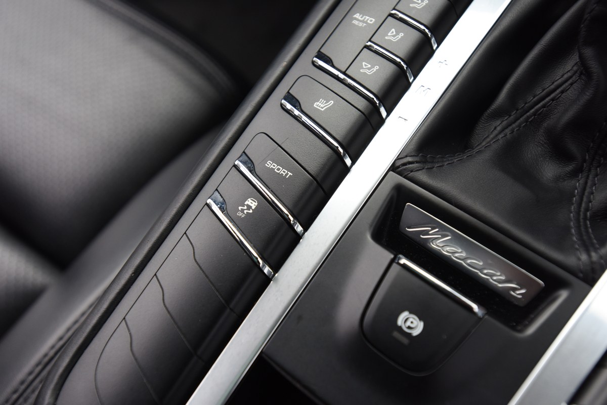 
								2017 Porsche Macan S 3L V6 Sports full									