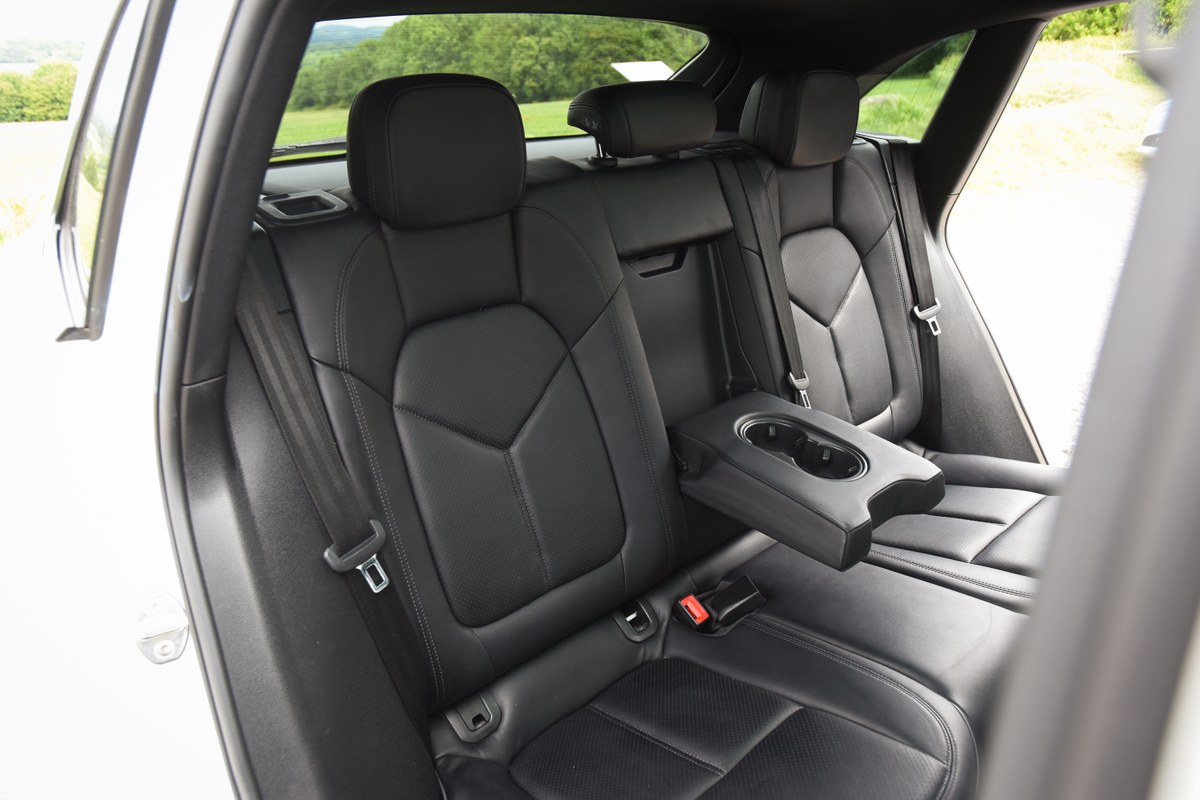 
								2017 Porsche Macan S 3L V6 Sports full									