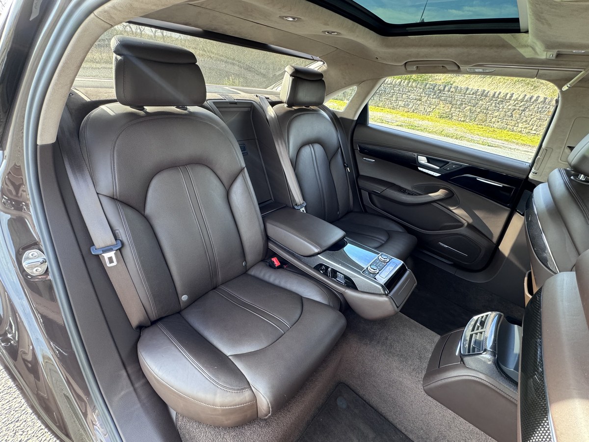 
								2015 Audi A8L Quattro LWB W12 full									