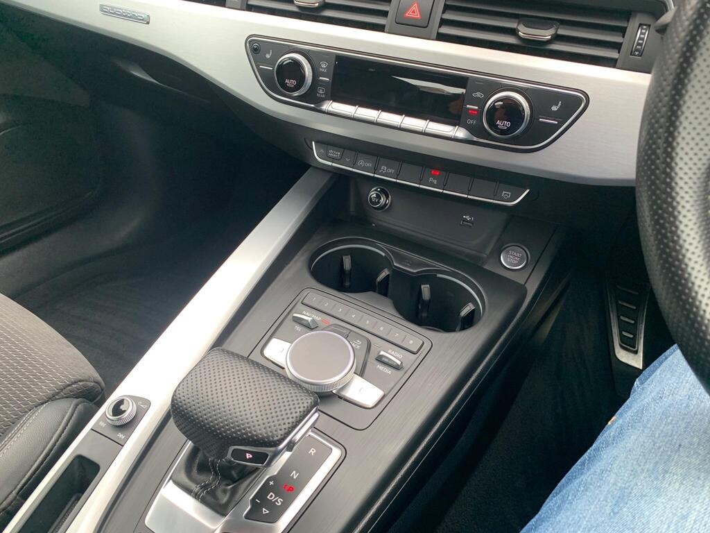 
								2019 Audi A4 2.0 TDI 40 S line S Tronic quattro full									