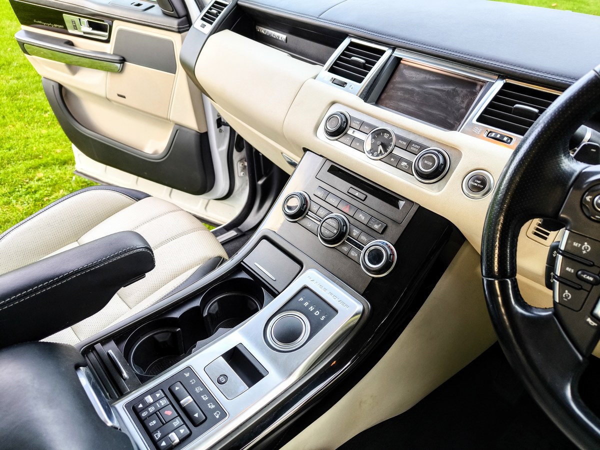 
								2012 Land Rover Range Rover Sport Autobiography Sport 3L SDV6 full									