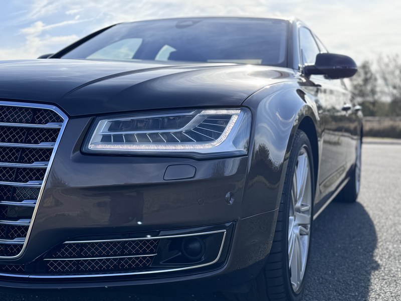 
								2015 Audi A8L Quattro LWB W12 full									