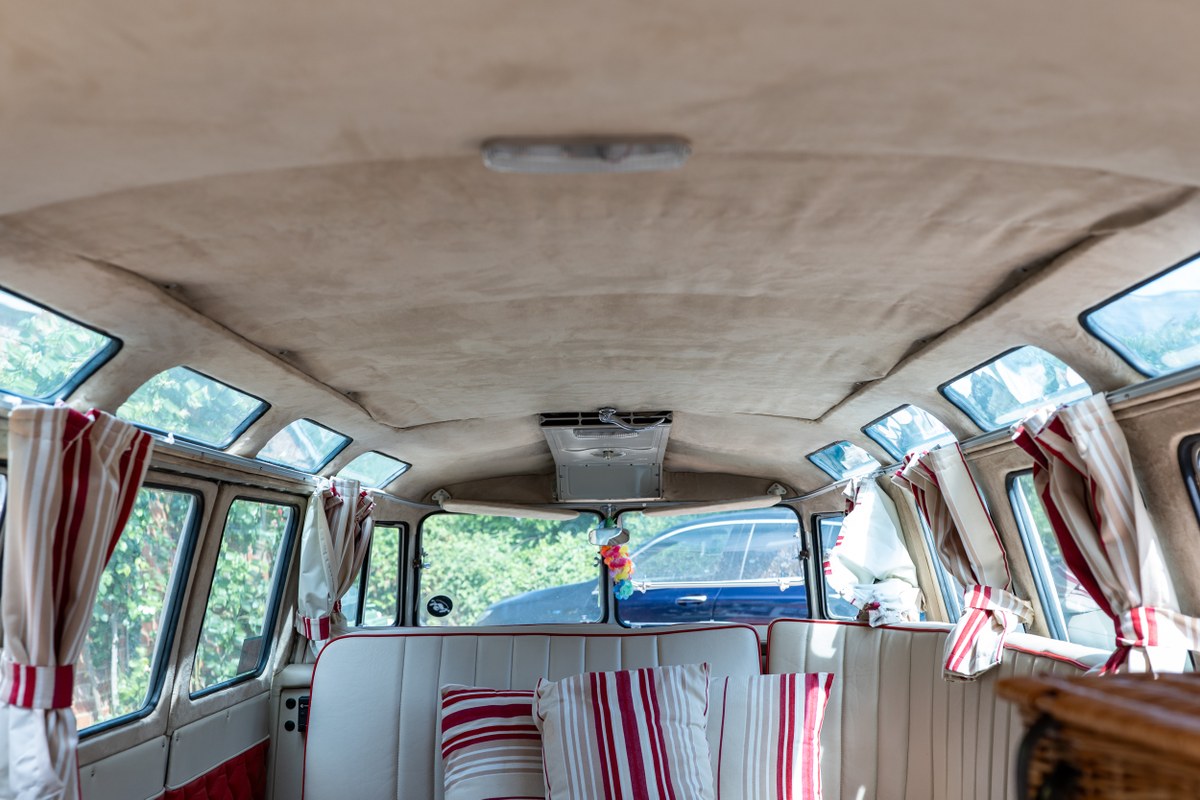 
								1963 Volkswagen 21-Window Microbus full									