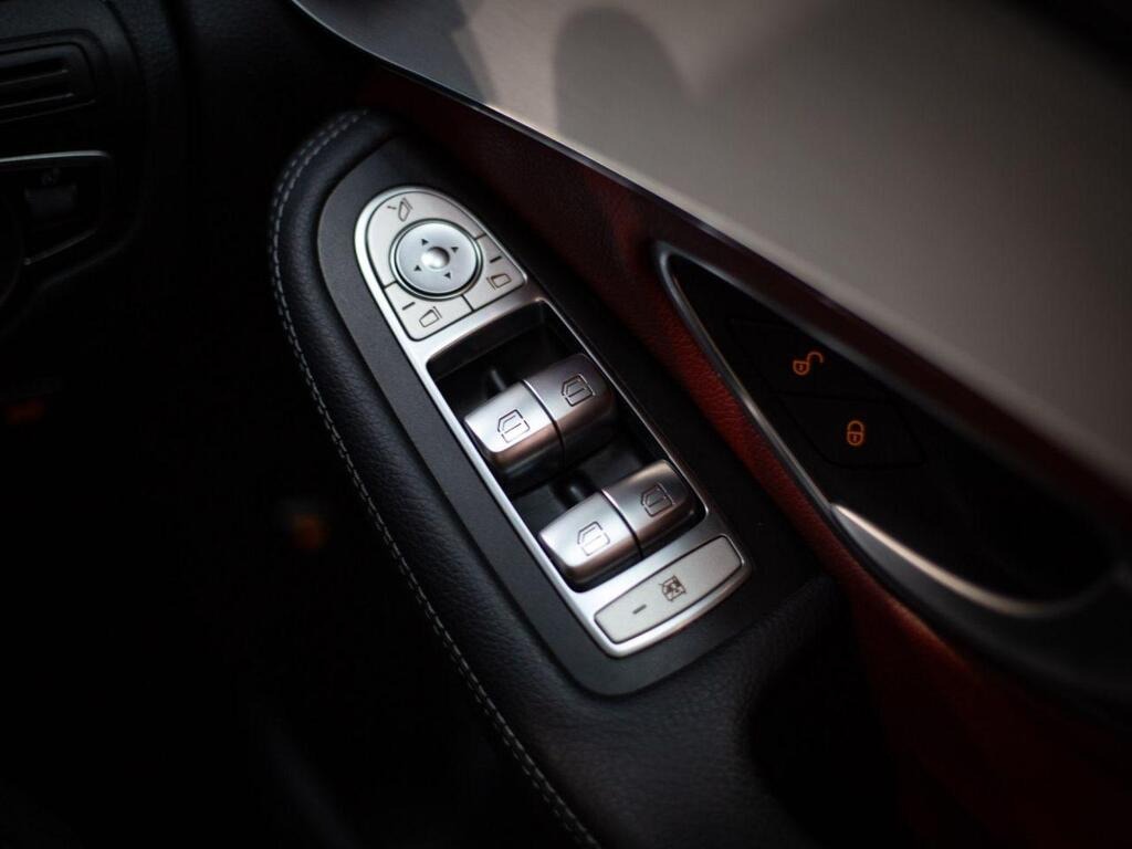 
								2022 Mercedes-Benz GLC 2.0 GLC220d AMG Line 4MATIC full									