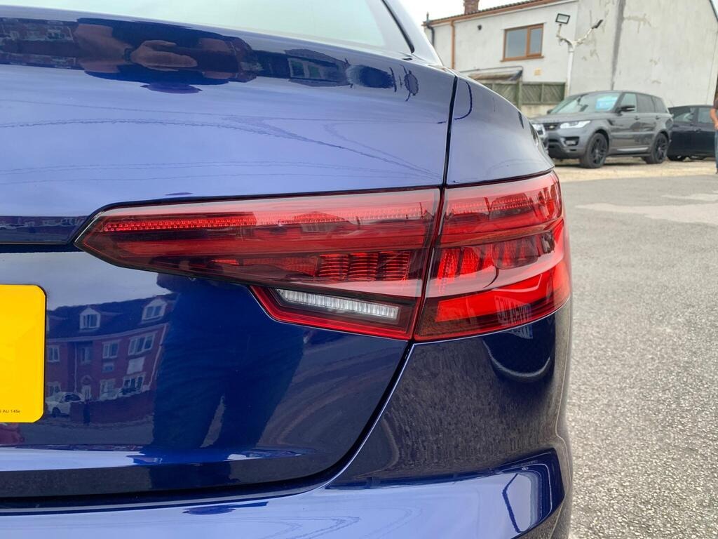 
								2019 Audi A4 2.0 TDI 40 S line S Tronic quattro full									