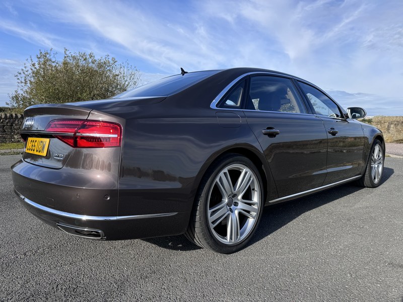 
								2015 Audi A8L Quattro LWB W12 full									