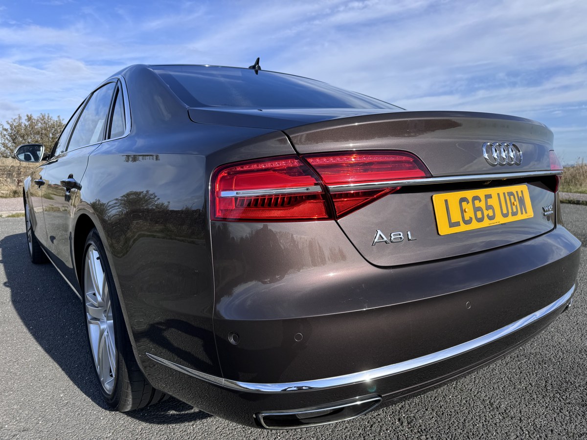 
								2015 Audi A8L Quattro LWB W12 full									