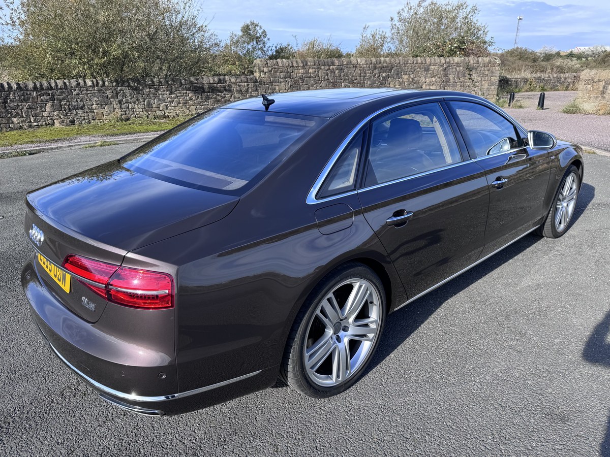 
								2015 Audi A8L Quattro LWB W12 full									