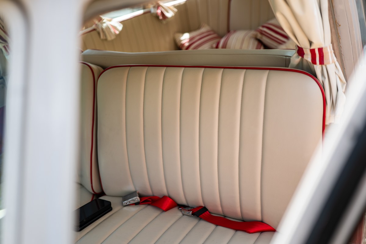 
								1963 Volkswagen 21-Window Microbus full									