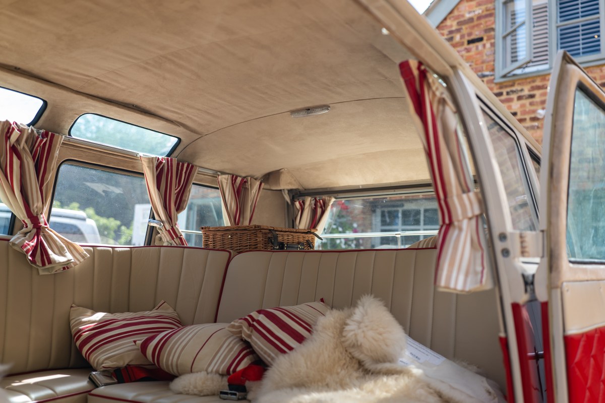 
								1963 Volkswagen 21-Window Microbus full									