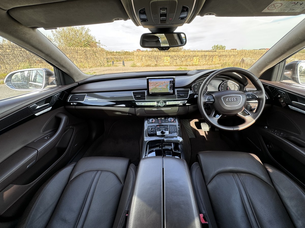 
								2015 Audi A8L Quattro LWB W12 full									