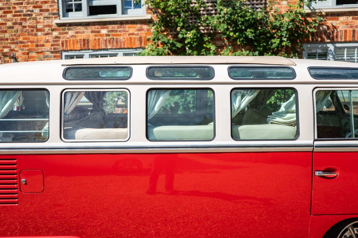 
								1963 Volkswagen 21-Window Microbus full									