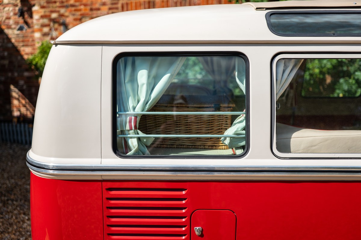
								1963 Volkswagen 21-Window Microbus full									