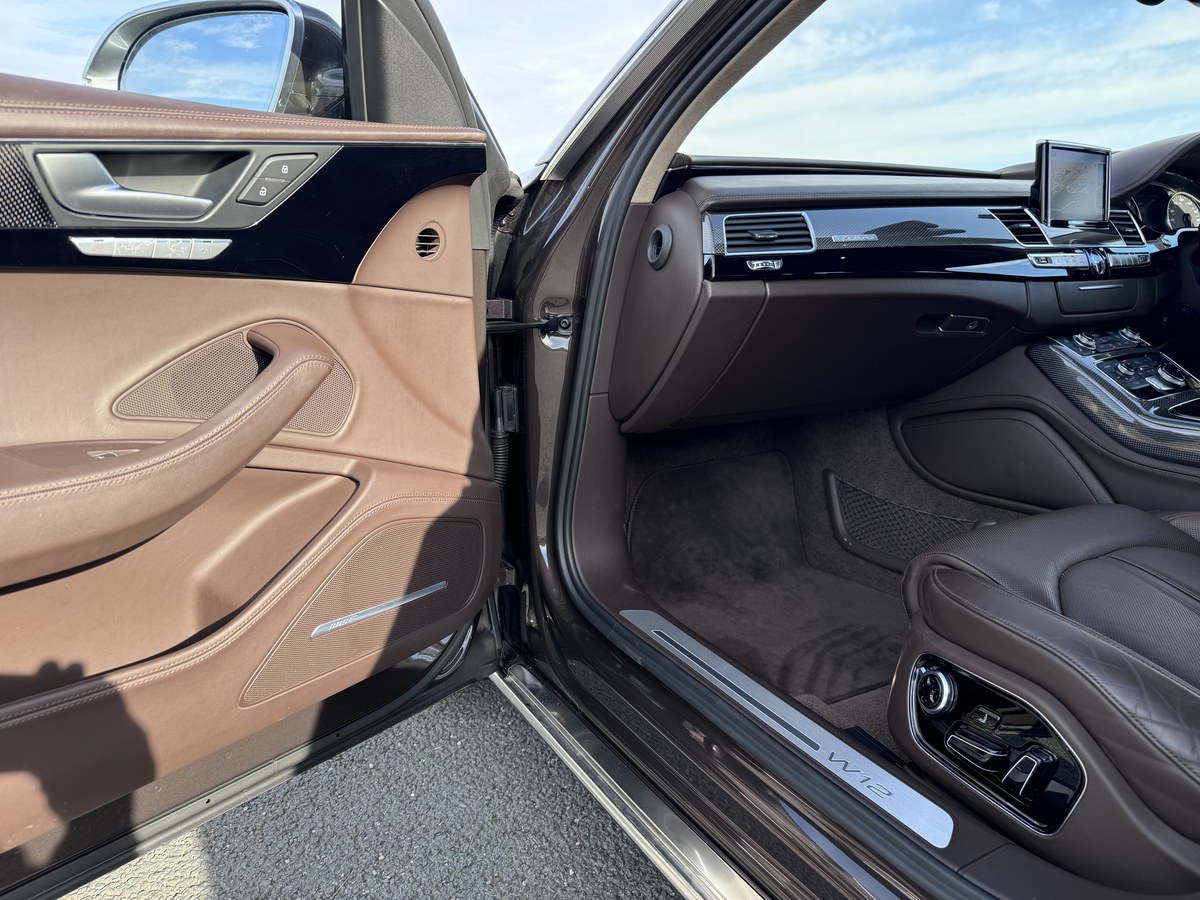 
								2015 Audi A8L Quattro LWB W12 full									