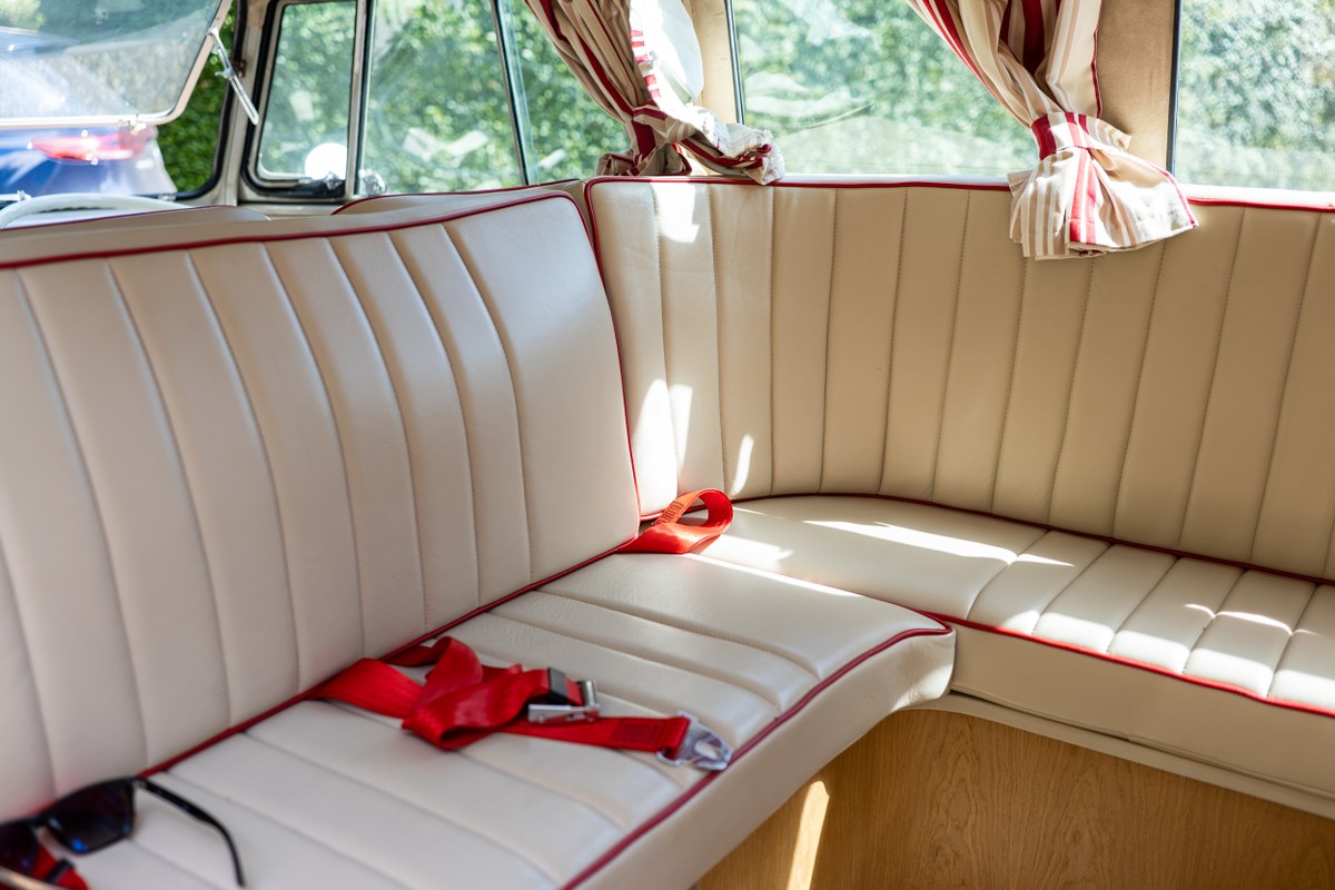 
								1963 Volkswagen 21-Window Microbus full									