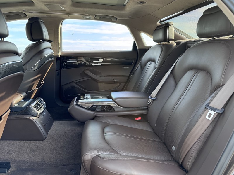 
								2015 Audi A8L Quattro LWB W12 full									