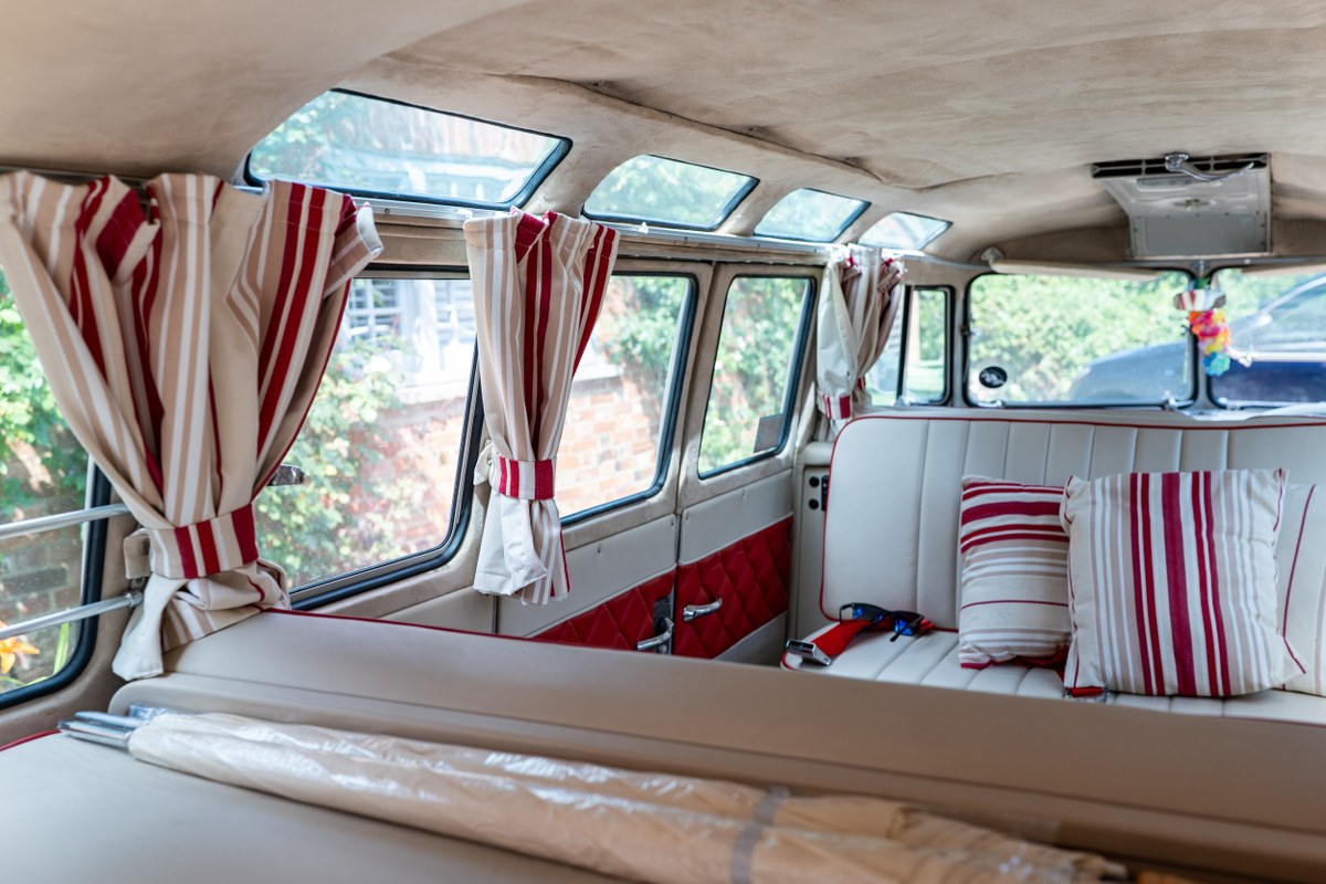 
								1963 Volkswagen 21-Window Microbus full									