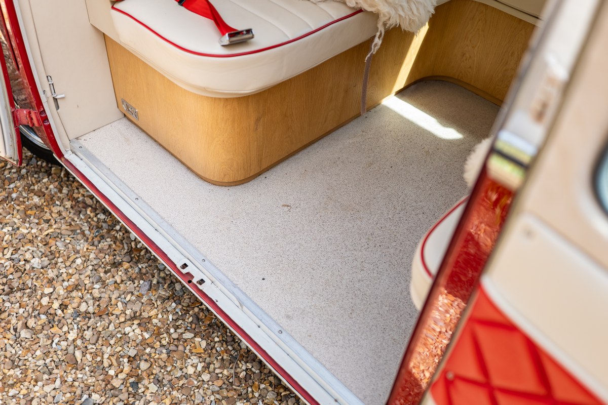 
								1963 Volkswagen 21-Window Microbus full									